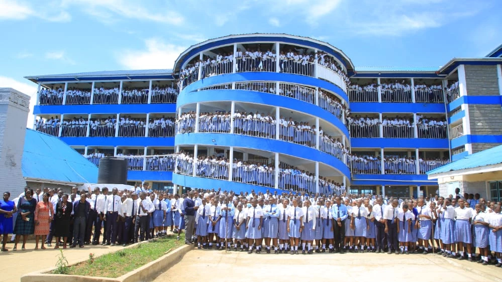 menyenya-s-d-a-high-shool-1637566158.webp